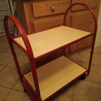 Carrello in metallo rosso