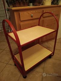Carrello in metallo rosso