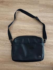 Borsa Porta PC / Tracolla Uomo Calvin Klein – Nera