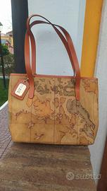 Questa borsa è un modello Alviero Martini 1A Class