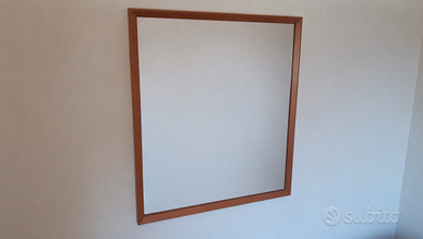 Specchio con cornice in nove