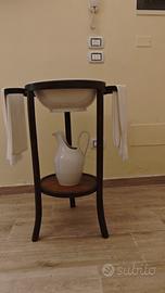 Lavabo antico con catino e brocca