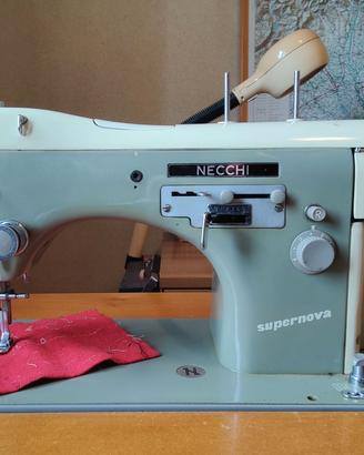 Necchi B. U. Sup. Macchina da cucire 