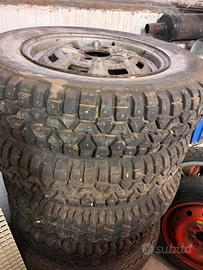 Cerchi con pneumatici  165 R 14. a E 99.00