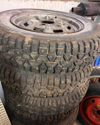 Cerchi con pneumatici  165 R 14. a E 99.00