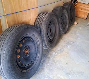 4 cerchi in ferro + gomme da neve 215/65 R16 – 50%