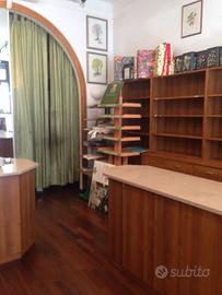 Mobili per negozio e/o ufficio