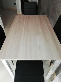 Tavolo e sedie da cucina