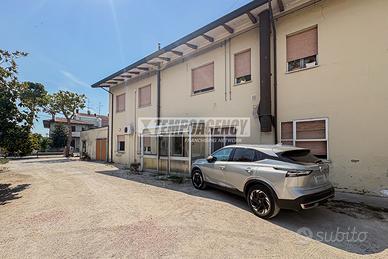 APPARTAMENTO CON 3 CAMERE, GIARDINO E TAVERNA ESTE