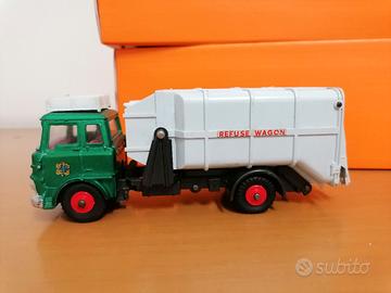 Dinky Toys Bedford no Politoys Mebetoys Corgi 