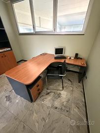 Scrivania completa + Cassettiera + scaffali +sedia