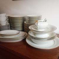 Servizio con bordo dorato