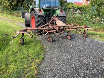 Girello spandivoltafieno a gianti Kuhn