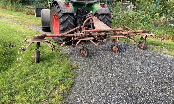 Girello spandivoltafieno a gianti Kuhn