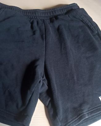 pantaloni corti