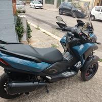 Yamaha tricity 300.
