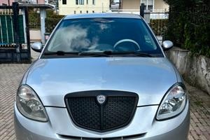 Lancia ypsilon momo design