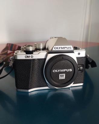 OLYMPUS OM-D E-M10 MARK II