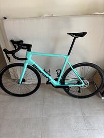 Bici da corsa Bianchi Sprint Shimano 105 Di2
