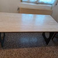 Tavolo in pietra