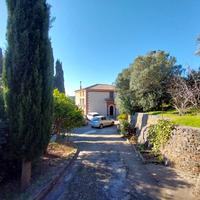 Villa unifamiliare con 13 ettari di terreno