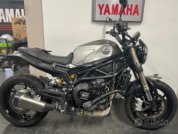 Benelli Leoncino 800