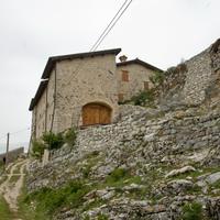 Casale da rifinire in borgo da favola