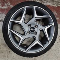 Cerchi Fiesta St 18" con gomme Michelin Ps4