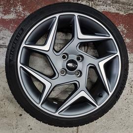 Cerchi Fiesta St 18" con gomme Michelin Ps4