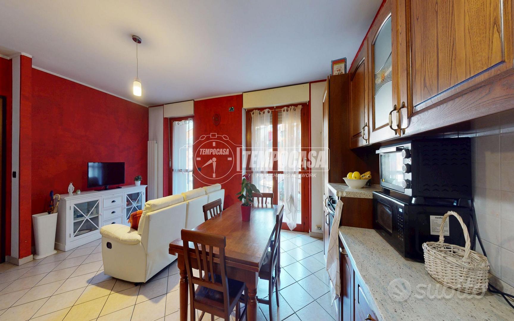 2 LOCALI CON TERRAZZO LIBERO SUBITO - Vista 4