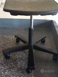 SGABELLO regolabile a 5 raggi e ruote piroettanti