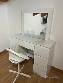 Toeletta trucco bianca