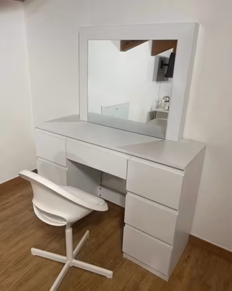 Toeletta trucco bianca