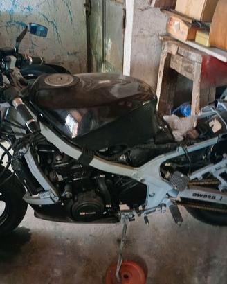 Kawasaki GPz 600 per ricambi 