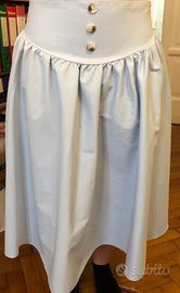 Gonna azzurra lunga ragazza