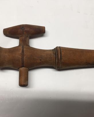 Rubinetto in legno per botti