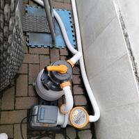 Piscina con pompa e filtro