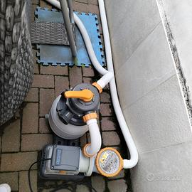 Piscina con pompa e filtro