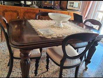 Tavolo, armadio o letto antico