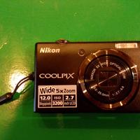 macchina fotografica Nikon digitale 