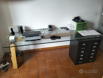 Scrivania uso ufficio in vetro
