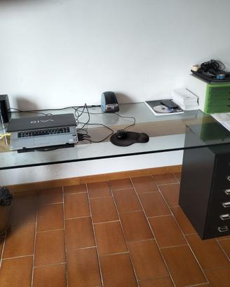 Scrivania uso ufficio in vetro