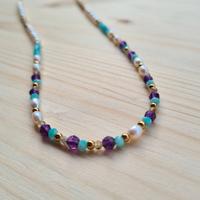 Collana con pietre naturali e perle d'acqua dolce