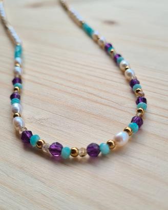 Collana con pietre naturali e perle d'acqua dolce