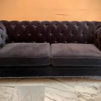 divano Chesterfield velluto blu