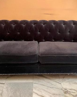 divano Chesterfield velluto blu