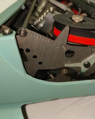 Macchina da scrivere portatile  Olivetti 