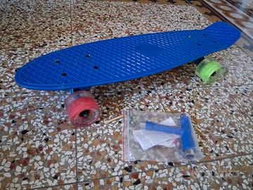 Deleven Skateboard 56cm con Ruote LED
