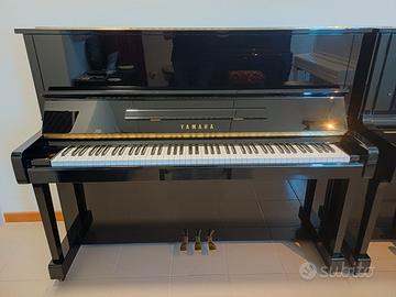 Pianoforte verticale YAMAHA MC301