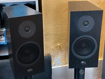 Linn katan nere con stativi coppia diffusori audio